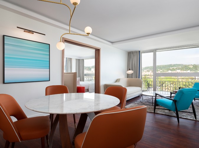 037_Le Meridien Nizza - Schoene Aussichten Touristik - MER_NCEMD_Suite_Mediterranée_Living_01